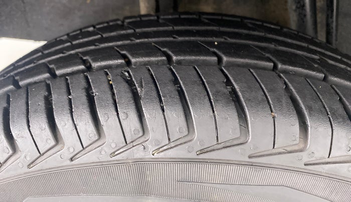 2017 Renault Kwid RXL, Petrol, Manual, 15,227 km, Right Rear Tyre Tread