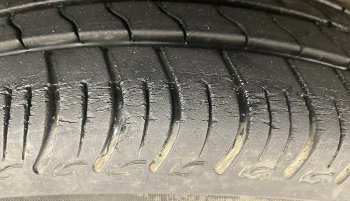 2019 Maruti S PRESSO VXI PLUS AMT, Petrol, Automatic, 22,678 km, Right Front Tyre Tread