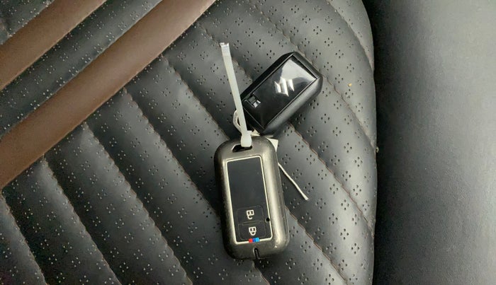 2024 Maruti Grand Vitara DELTA SMART HYBRID, Petrol, Manual, 34,226 km, Key Close Up