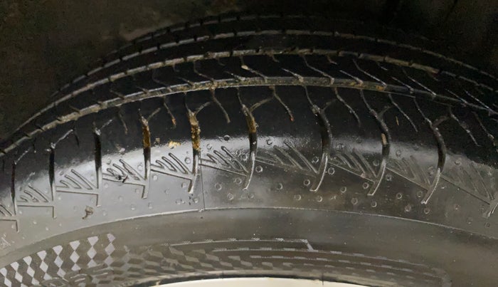 2024 Maruti Grand Vitara DELTA SMART HYBRID, Petrol, Manual, 34,226 km, Left Rear Tyre Tread