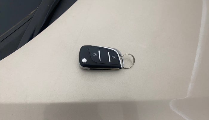 2021 Hyundai NEW SANTRO ASTA AMT, Petrol, Automatic, 21,067 km, Key Close Up