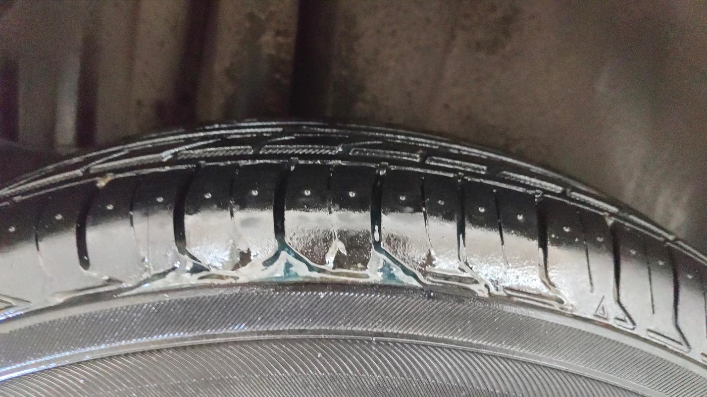 2015 Maruti Swift VXI, Petrol, Manual, 57,785 km, Right Rear Tyre Tread