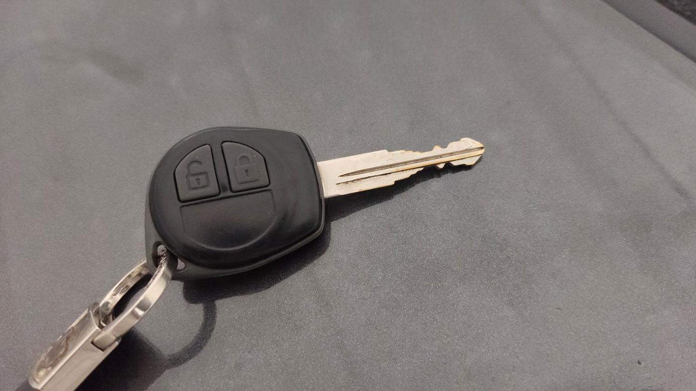 2015 Maruti Swift VXI, Petrol, Manual, 57,785 km, Key Close Up