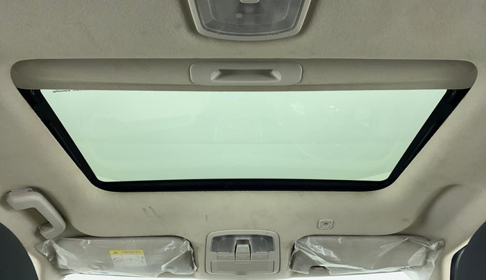2021 Mahindra XUV300 1.2 W6 MT, Petrol, Manual, 9,135 km, Moonroof/ Sunroof
