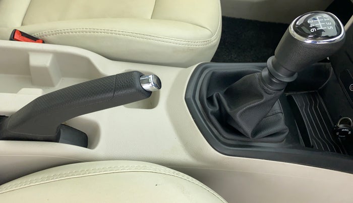 2021 Mahindra XUV300 1.2 W6 MT, Petrol, Manual, 9,135 km, Gear Lever