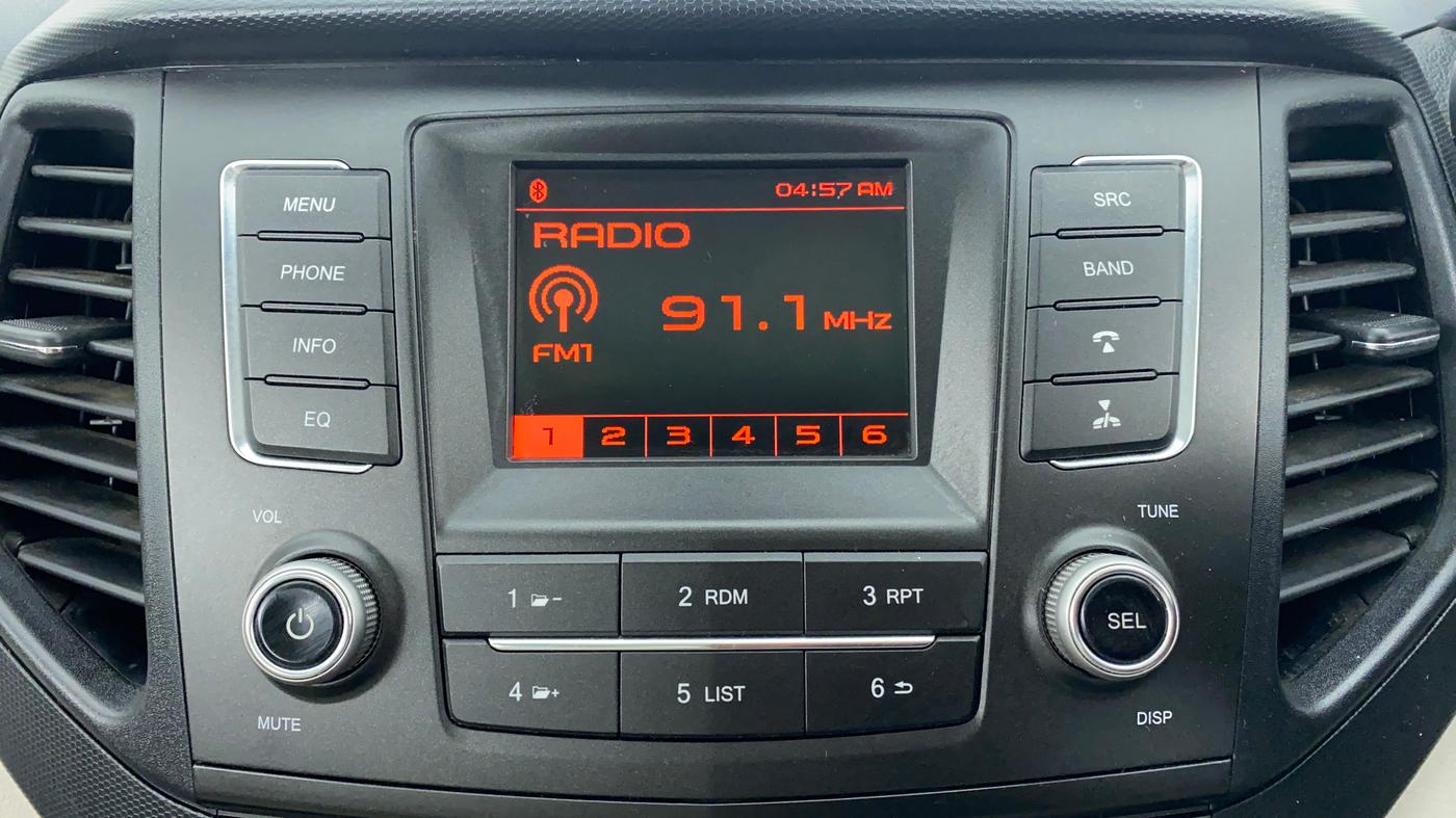 2021 Mahindra XUV300 1.2 W6 MT, Petrol, Manual, 9,135 km, Infotainment System