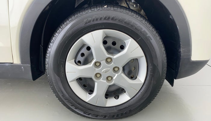 2021 Mahindra XUV300 1.2 W6 MT, Petrol, Manual, 9,135 km, Right Front Wheel
