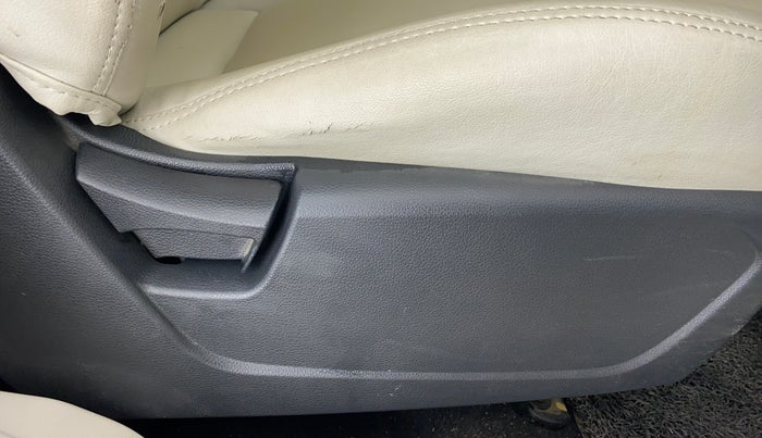 2021 Mahindra XUV300 1.2 W6 MT, Petrol, Manual, 9,135 km, Driver Side Adjustment Panel