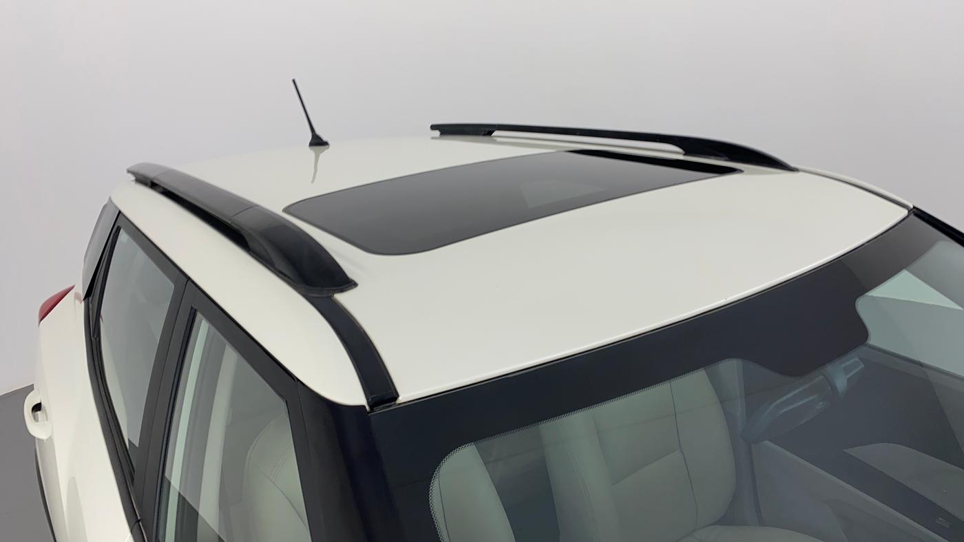 2021 Mahindra XUV300 1.2 W6 MT, Petrol, Manual, 9,135 km, Roof