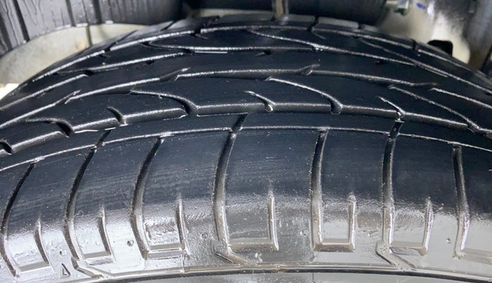 2021 Mahindra XUV300 1.2 W6 MT, Petrol, Manual, 9,135 km, Right Rear Tyre Tread