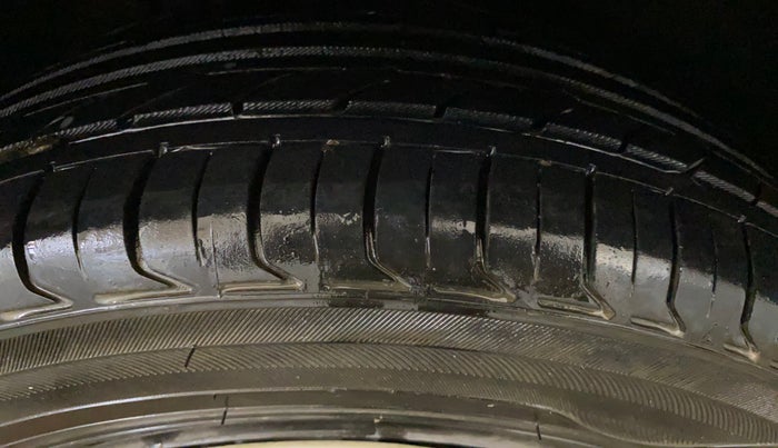 2016 Maruti Baleno DELTA PETROL 1.2, Petrol, Manual, 81,113 km, Right Rear Tyre Tread