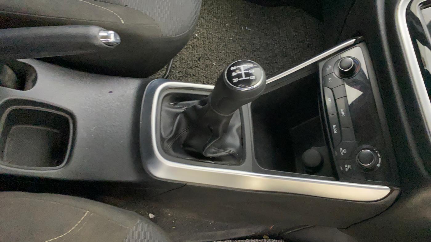 2018 Maruti S Cross ZETA 1.3, Diesel, Manual, 48,125 km, Gear Lever