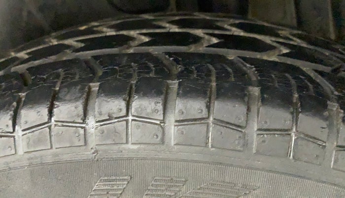 2015 Maruti Swift LXI, Petrol, Manual, 57,436 km, Left Rear Tyre Tread