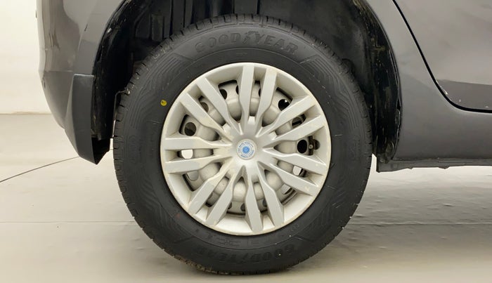 2015 Maruti Swift LXI, Petrol, Manual, 57,436 km, Right Rear Wheel