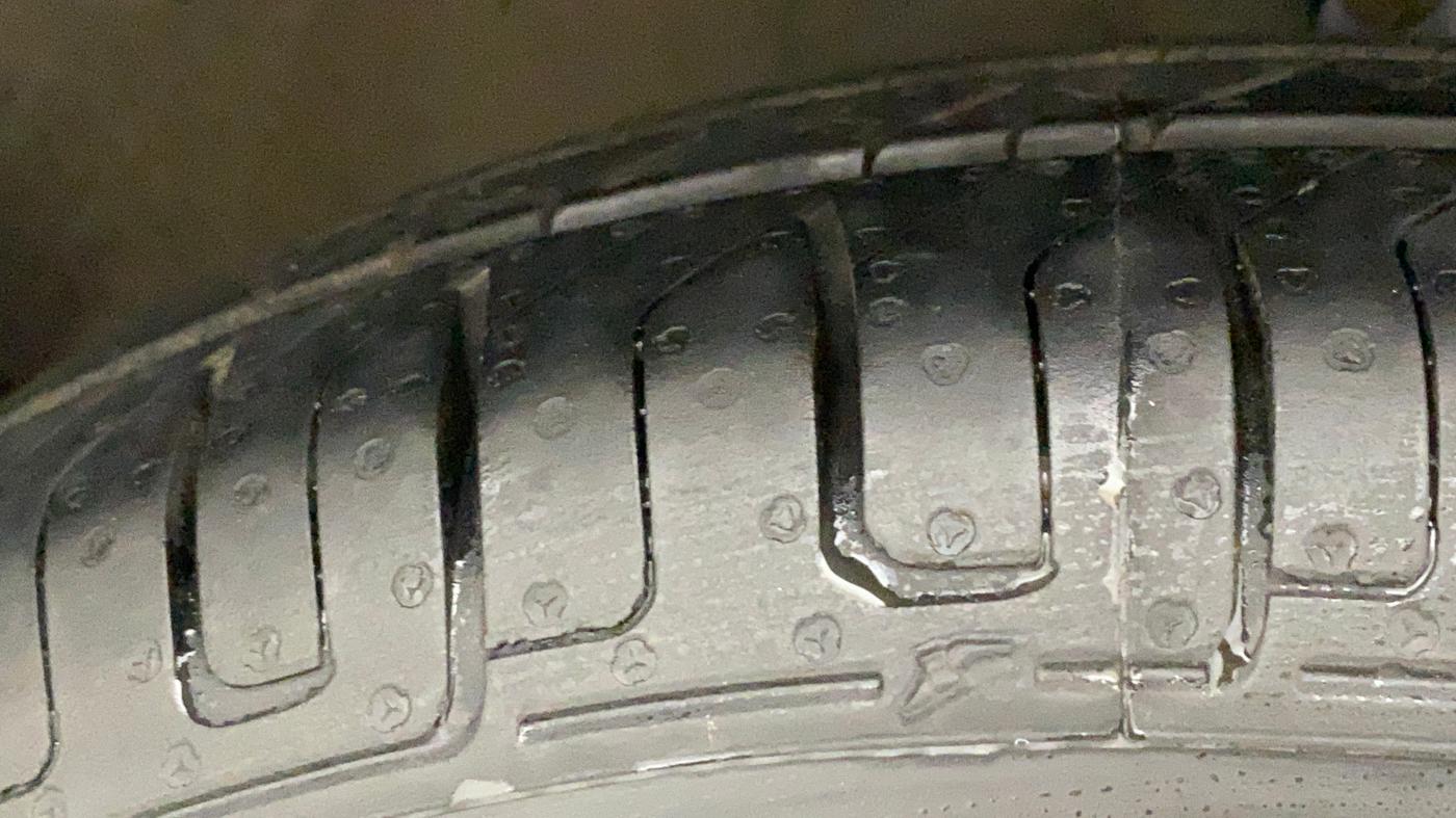 2015 Maruti Swift LXI, Petrol, Manual, 57,436 km, Right Front Tyre Tread
