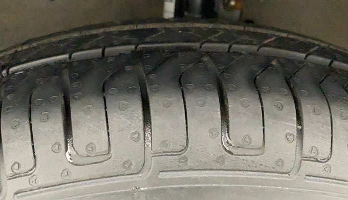 2015 Maruti Swift LXI, Petrol, Manual, 57,436 km, Left Front Tyre Tread