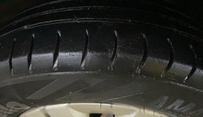 2017 Maruti Alto 800 LXI, CNG, Manual, 55,937 km, Left Front Tyre Tread