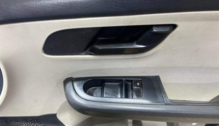 2023 Tata ALTROZ XE CNG, CNG, Manual, 67,775 km, Driver Side Door Panels Control