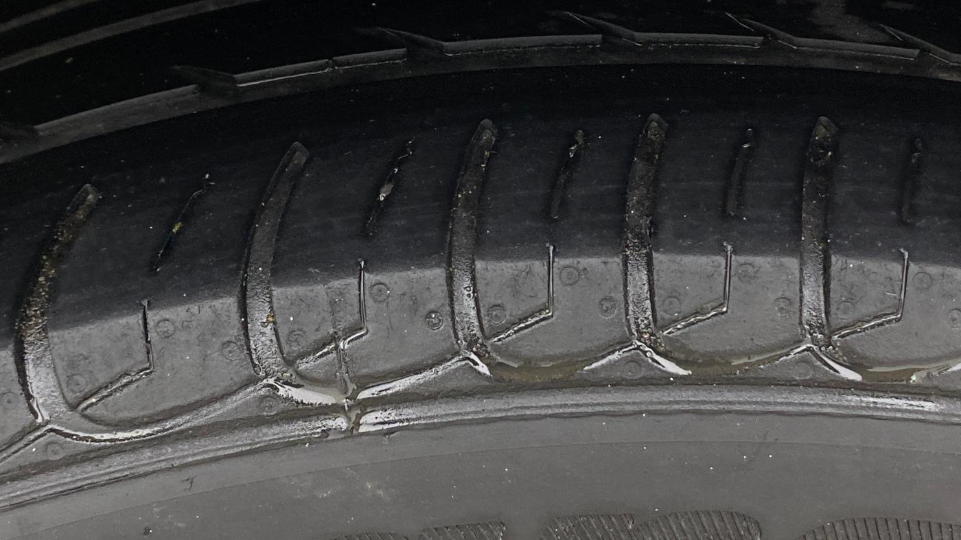 2015 Ford Ecosport TITANIUM 1.0L ECOBOOST, Petrol, Manual, 1,18,175 km, Left Rear Tyre Tread