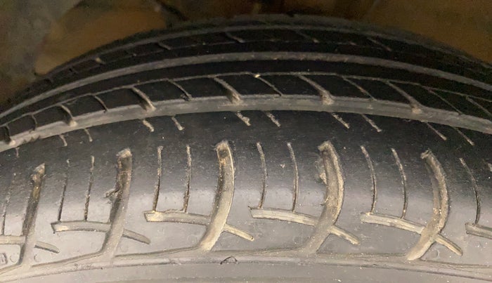 2016 Maruti Baleno DELTA CVT PETROL 1.2, Petrol, Automatic, 22,173 km, Left Front Tyre Tread