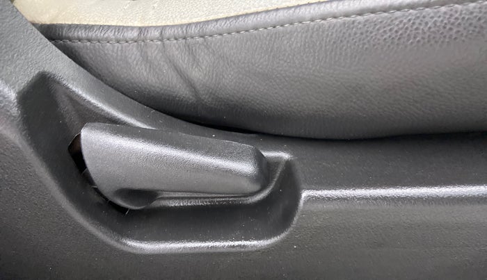 2013 Maruti Wagon R 1.0 VXI, Petrol, Manual, 76,789 km, Driver Side Adjustment Panel