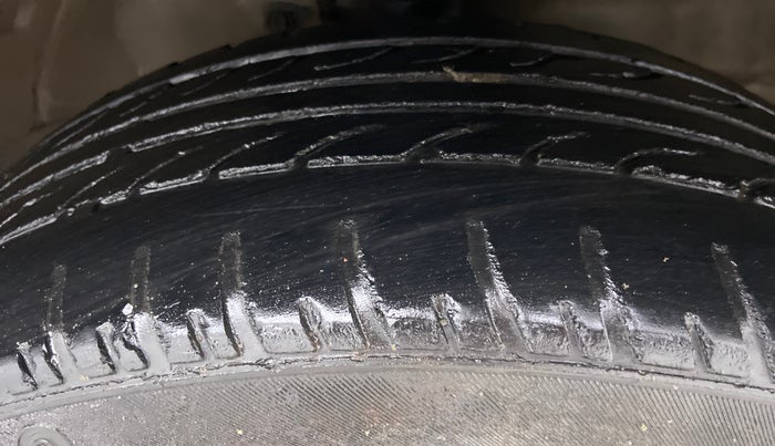 2013 Maruti Wagon R 1.0 VXI, Petrol, Manual, 76,789 km, Right Front Tyre Tread