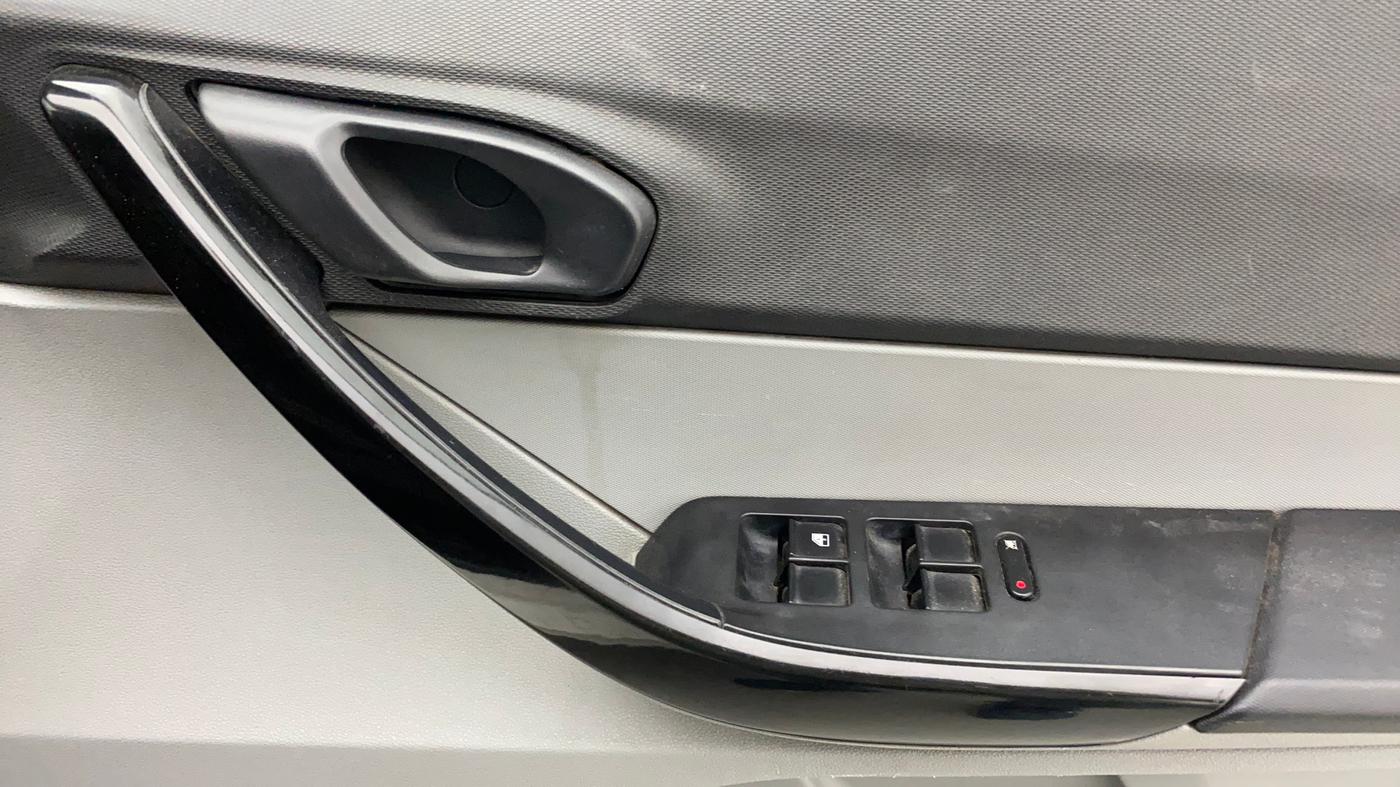 2020 Tata Tiago XT PETROL, Petrol, Manual, 76,411 km, Driver Side Door Panels Control