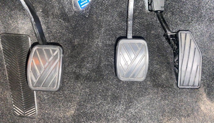 2016 Maruti Baleno ZETA PETROL 1.2, Petrol, Manual, 71,765 km, Pedals