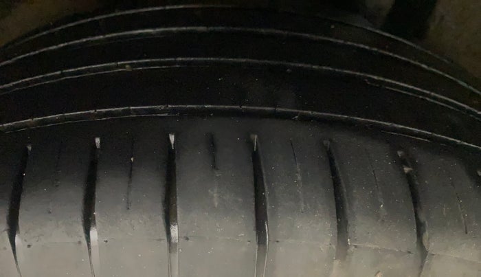 2016 Maruti Baleno ZETA PETROL 1.2, Petrol, Manual, 71,765 km, Left Rear Tyre Tread