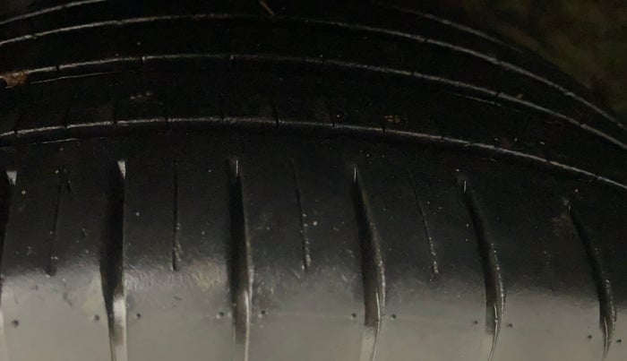 2016 Maruti Baleno ZETA PETROL 1.2, Petrol, Manual, 71,765 km, Right Rear Tyre Tread