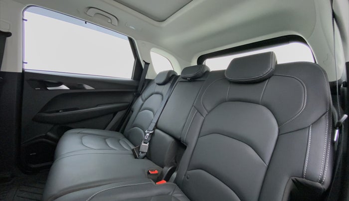 2019 MG HECTOR SHARP 2.0 DIESEL, Diesel, Manual, 29,424 km, Right Side Rear Door Cabin