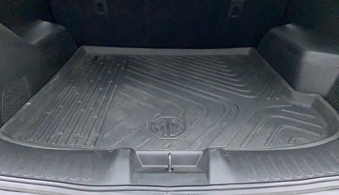 2019 MG HECTOR SHARP 2.0 DIESEL, Diesel, Manual, 29,424 km, Boot Inside