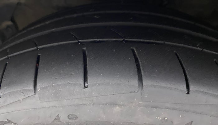 2017 Hyundai Verna 1.6 VTVT SX O, Petrol, Manual, 82,196 km, Left Front Tyre Tread