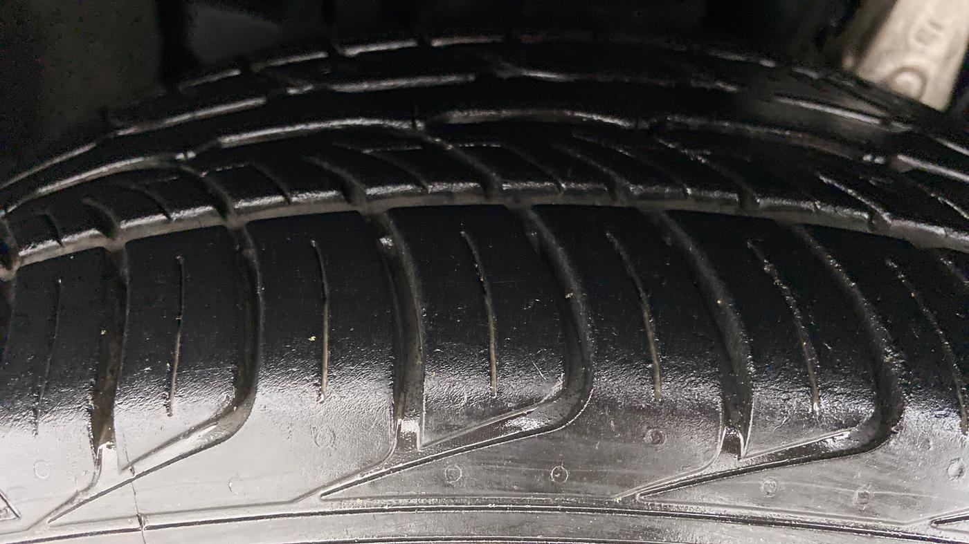 2021 Mahindra MARAZZO M2 8 STR, Diesel, Manual, 9,247 km, Left Front Tyre Tread