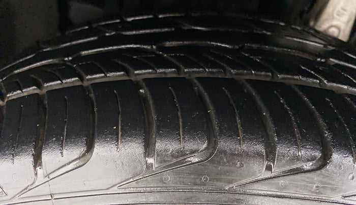 2021 Mahindra MARAZZO M2 8 STR, Diesel, Manual, 9,247 km, Left Front Tyre Tread
