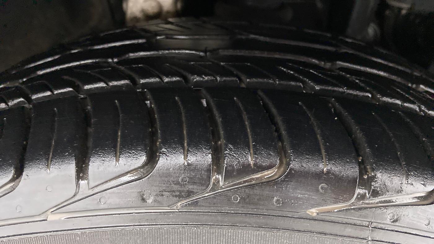 2021 Mahindra MARAZZO M2 8 STR, Diesel, Manual, 9,247 km, Right Front Tyre Tread
