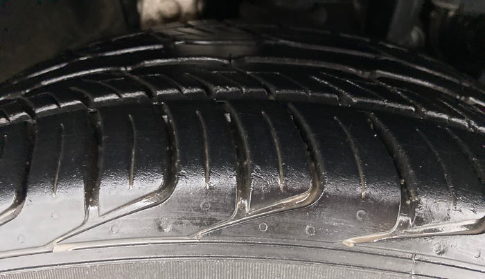 2021 Mahindra MARAZZO M2 8 STR, Diesel, Manual, 9,247 km, Right Front Tyre Tread