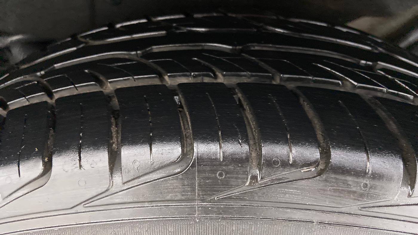 2021 Mahindra MARAZZO M2 8 STR, Diesel, Manual, 9,247 km, Left Rear Tyre Tread