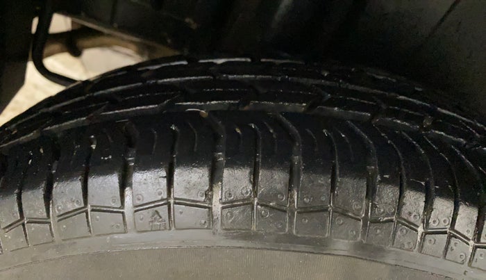 2017 Maruti Swift LXI (O), Petrol, Manual, 34,097 km, Right Rear Tyre Tread