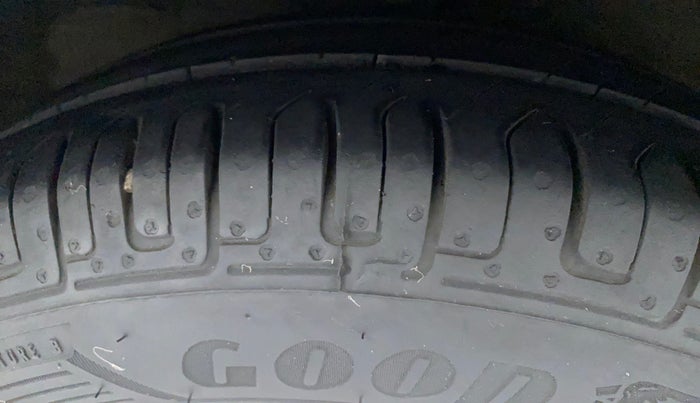 2012 Hyundai i10 MAGNA 1.2, Petrol, Manual, 69,776 km, Right Front Tyre Tread