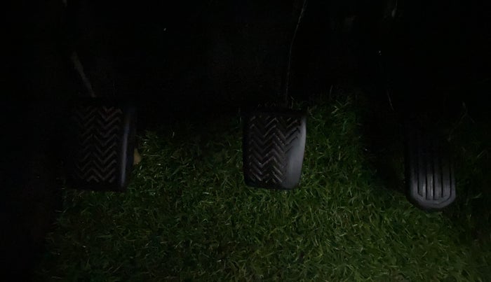 2015 Toyota Etios CROSS 1.2 G, Petrol, Manual, 1,16,991 km, Pedals