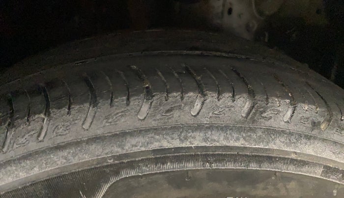 2015 Toyota Etios CROSS 1.2 G, Petrol, Manual, 1,16,991 km, Right Front Tyre Tread