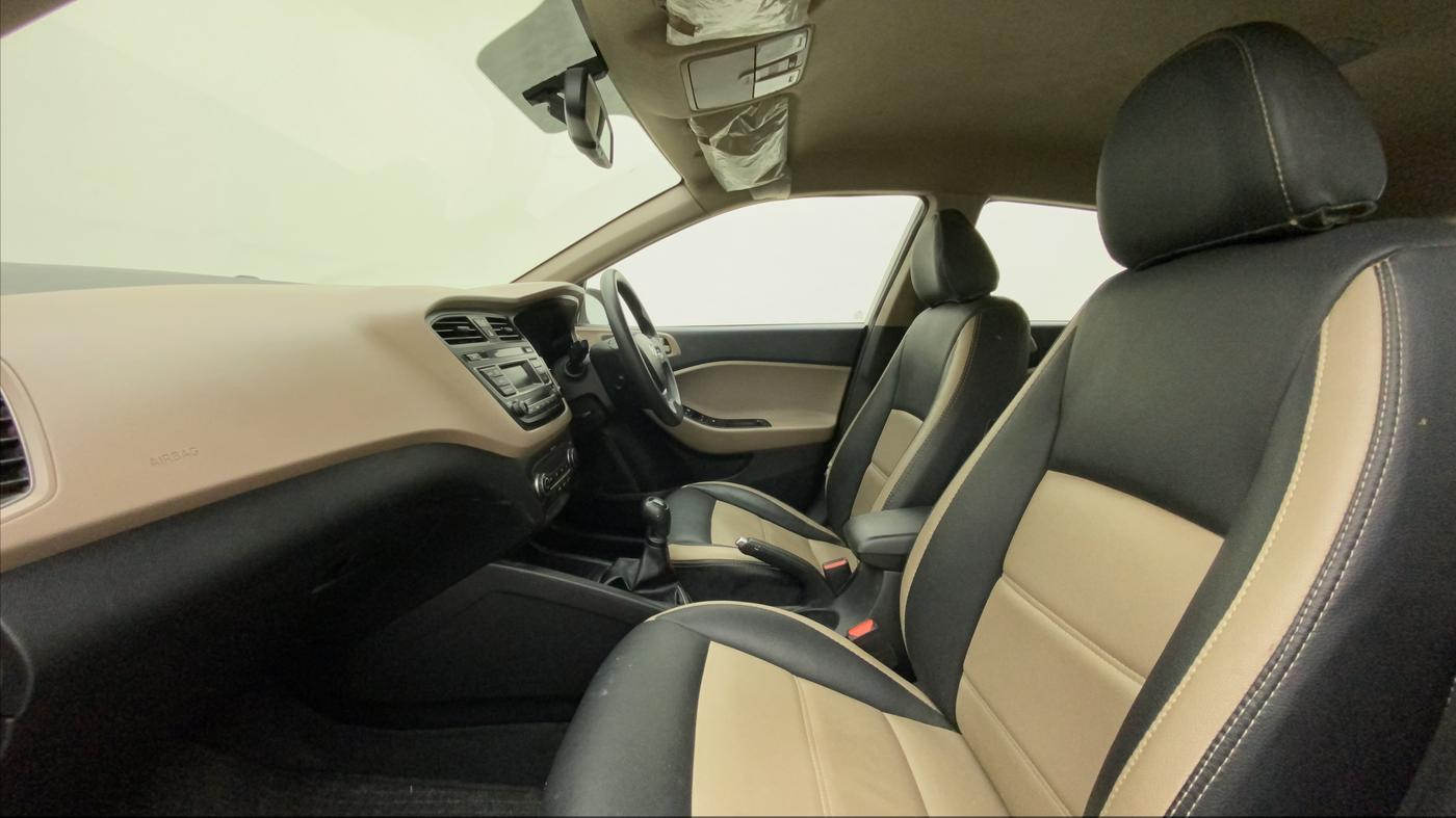 2016 Hyundai Elite i20 SPORTZ 1.2, Petrol, Manual, 13,648 km, Right Side Front Door Cabin