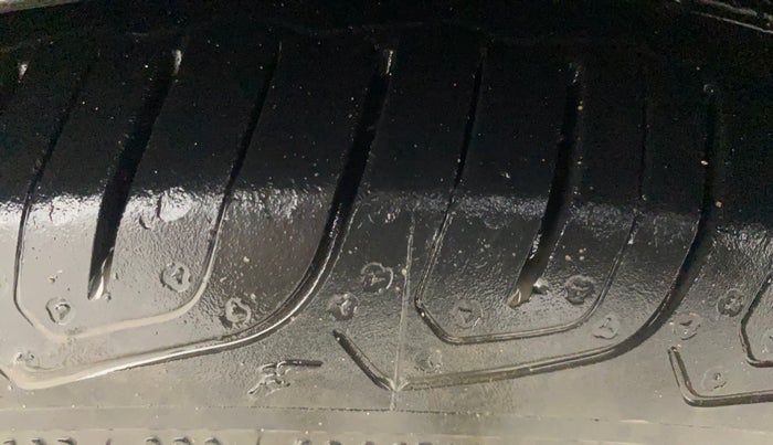 2019 Volkswagen Ameo COMFORTLINE 1.0L, Petrol, Manual, 89,619 km, Right Front Tyre Tread