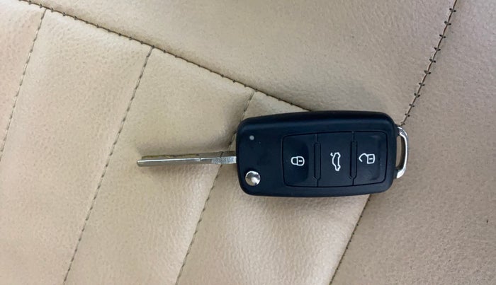 2019 Volkswagen Ameo COMFORTLINE 1.0L, Petrol, Manual, 89,619 km, Key Close Up