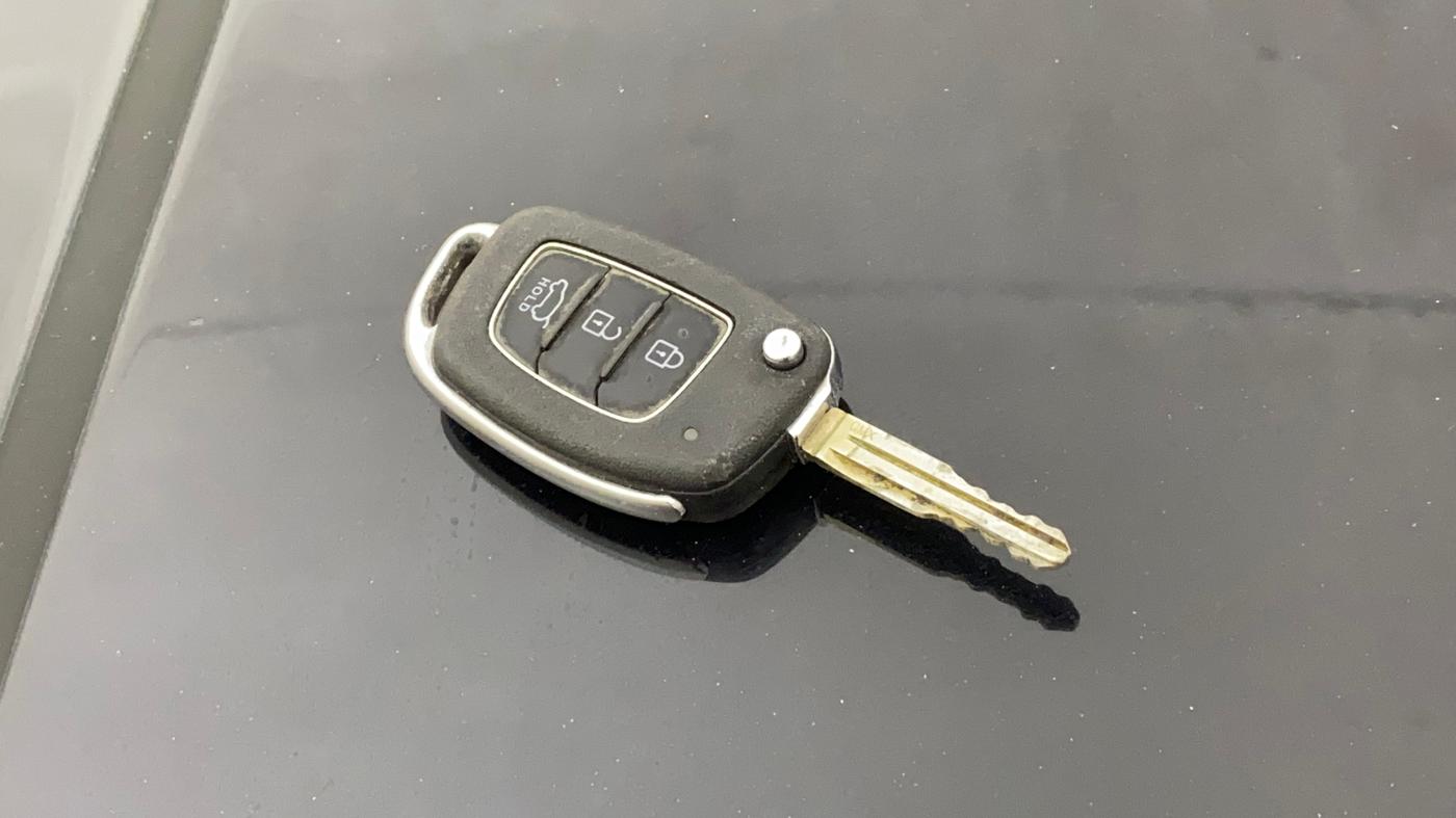 2024 Hyundai VENUE S (O) 1.0 Turbo Petrol DCT, Petrol, Automatic, 23,965 km, Key Close Up