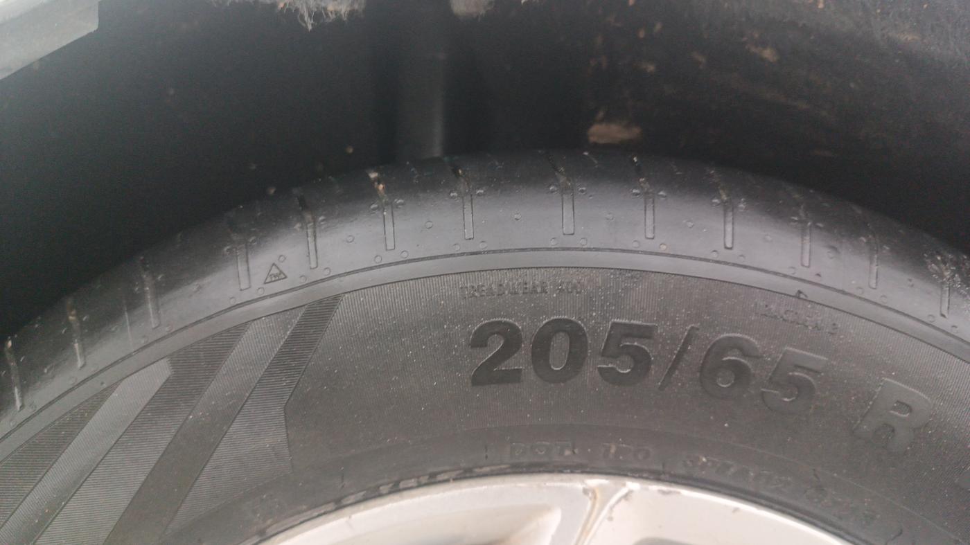 2013 Ford Ecosport TITANIUM 1.0L ECOBOOST, Petrol, Manual, 1,02,892 km, Right Rear Tyre Tread