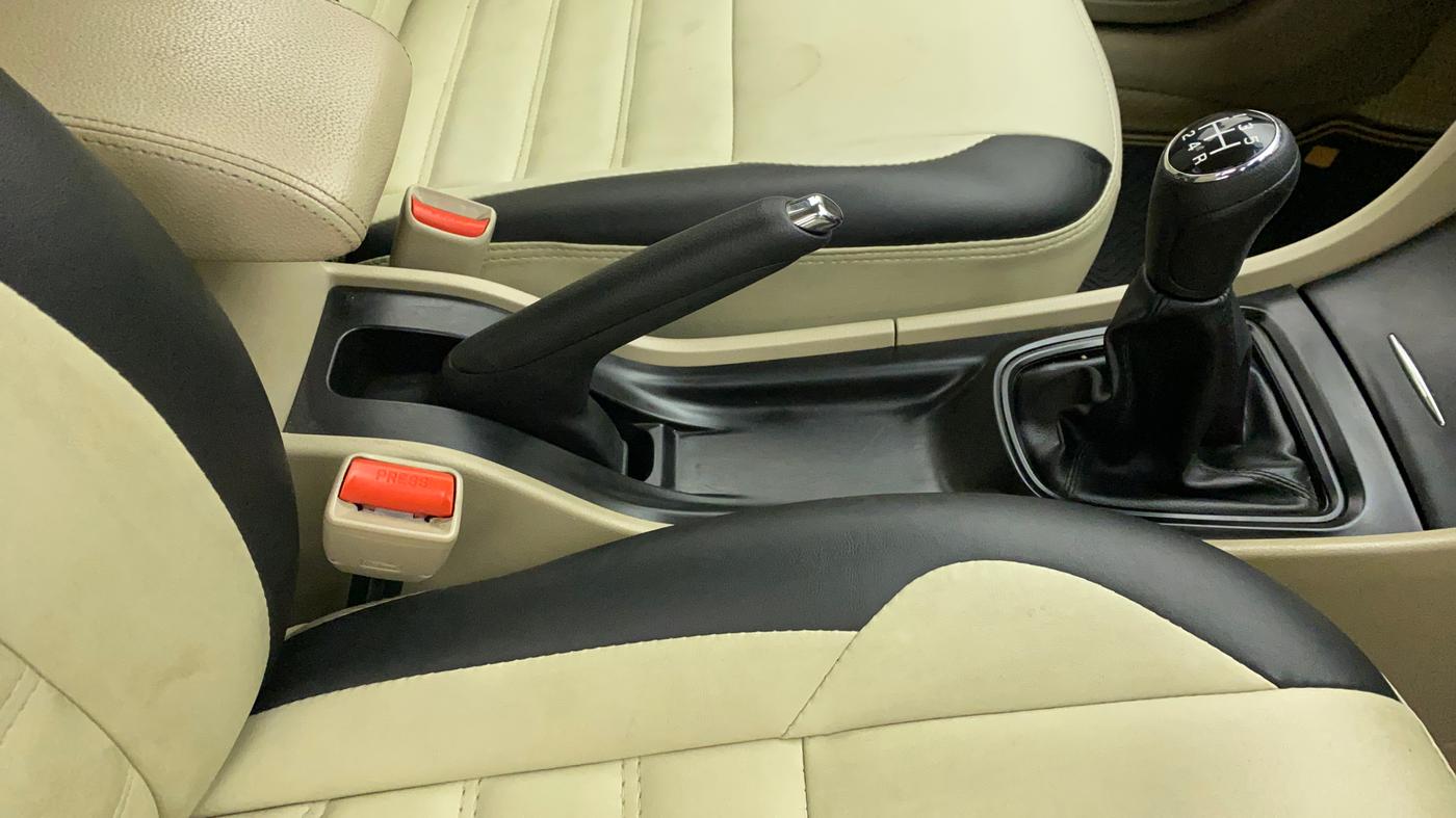 2018 Maruti Ciaz SIGMA 1.5 SHVS MT  PETROL, Petrol, Manual, 15,653 km, Gear Lever