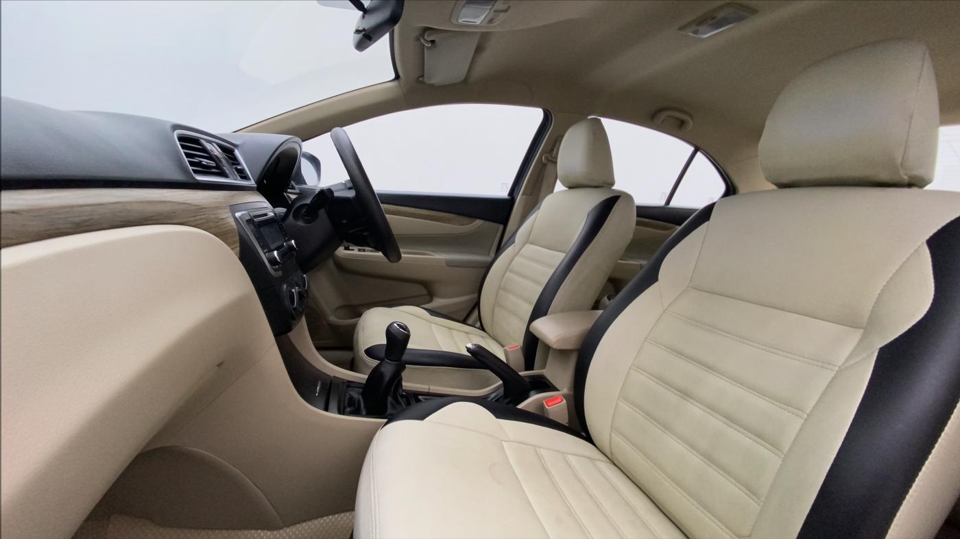 2018 Maruti Ciaz SIGMA 1.5 SHVS MT  PETROL, Petrol, Manual, 15,653 km, Right Side Front Door Cabin