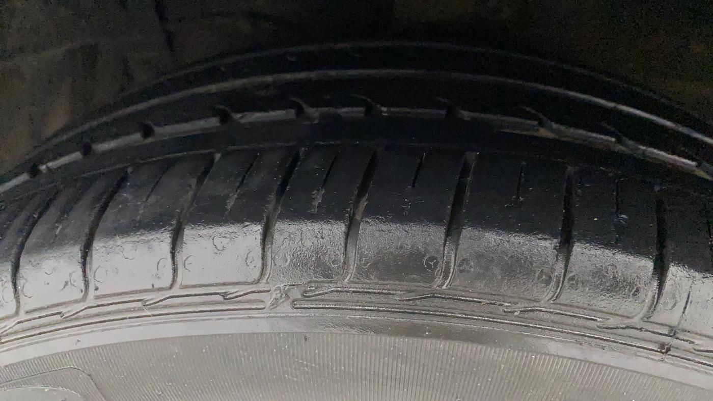 2018 Maruti Ciaz SIGMA 1.5 SHVS MT  PETROL, Petrol, Manual, 15,653 km, Left Front Tyre Tread